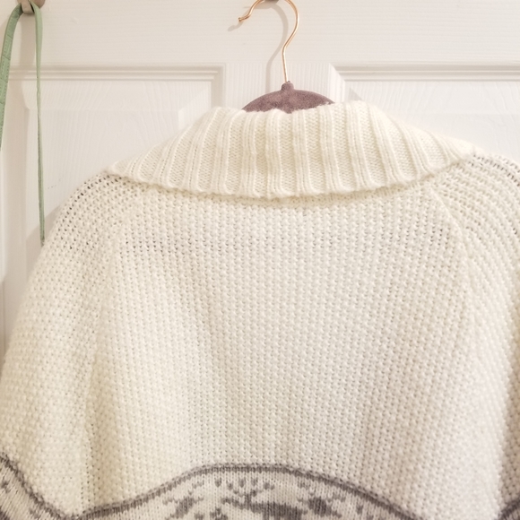 WOW CULTURE Vintage Embroidered Cardigan with Cute Reindeer Patterns - Picture 5 of 10